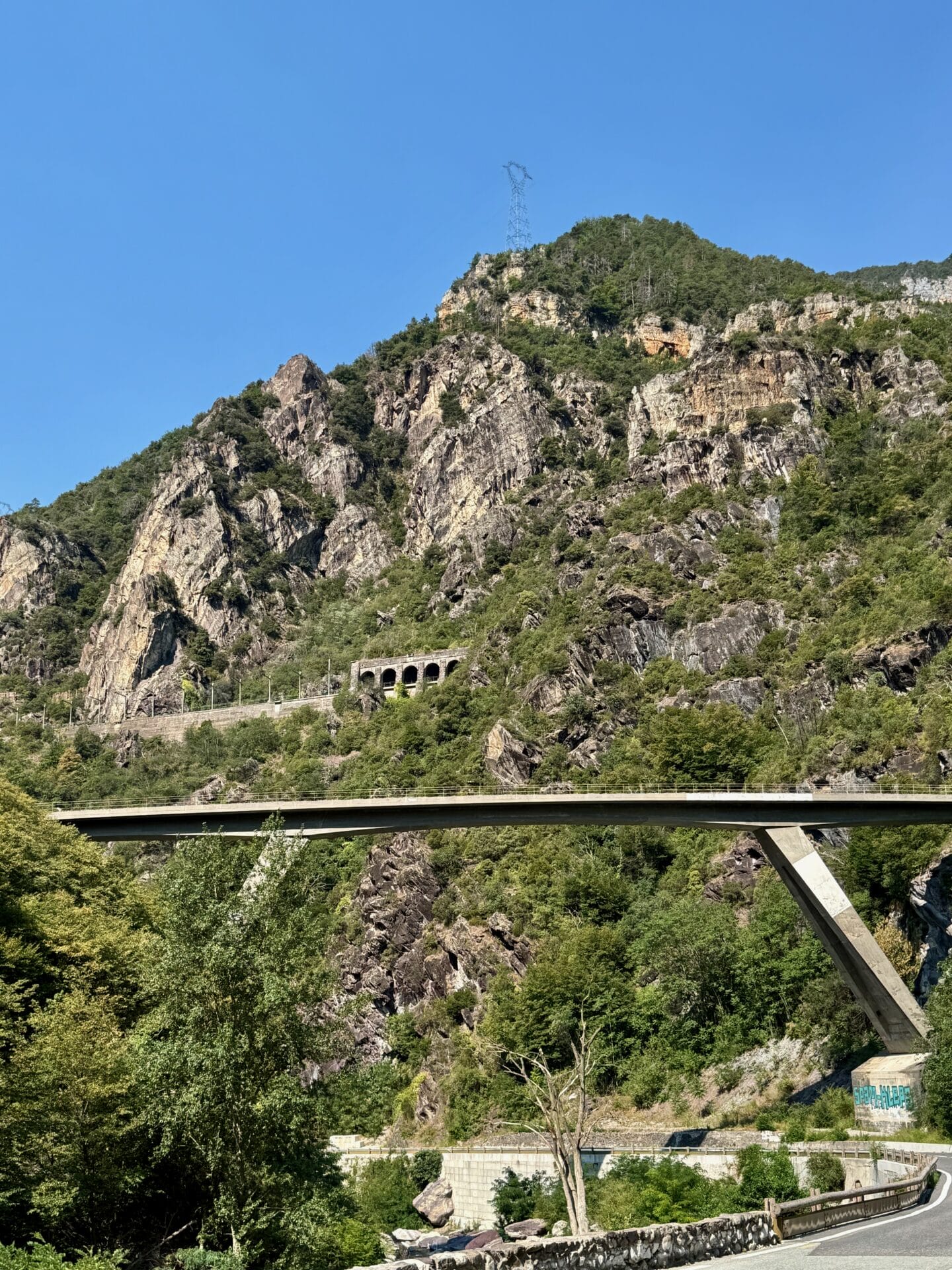 ligne en amont et en aval (pont)